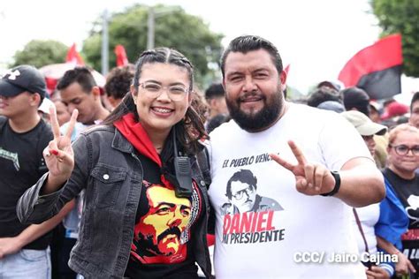 Familias sandinistas celebran con caminata el Día de la Alegría en