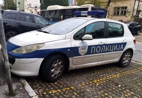 Novosađaninu pretresali stan zbog razbojništva pa pronašli i drogu