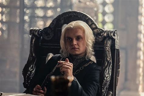 Stefi On Instagram Queen Helaena King Aegon Dowager Queen Alicent