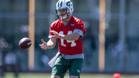 Sam Darnold Contract: Jets First-Rounder Signs Rookie Deal - Sports ...