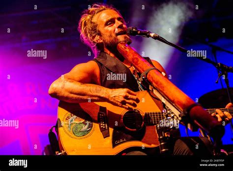 Xavier Rudd Show Hi Res Stock Photography And Images Alamy