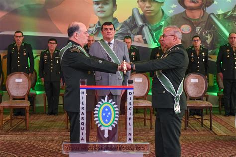 Novo Comandante do Exército Brasileiro Força Aérea