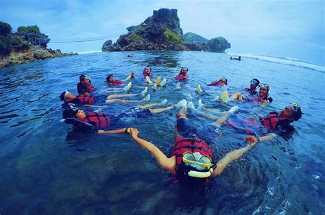 11 Spot Foto Pantai Nglambor Jogja HTM Rute Jam Buka