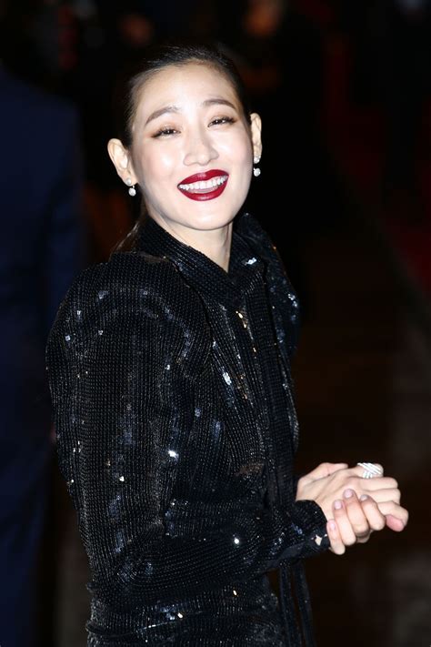 Claudia Kim At Fantastic Beasts The Crimes Of Grindelwald Premiere In