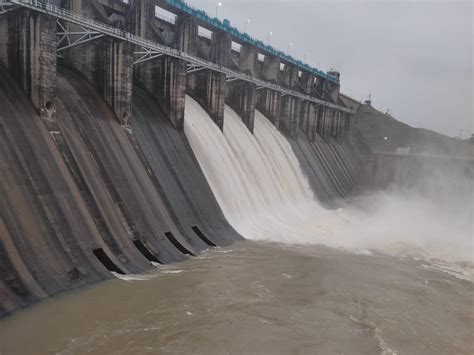 Narmadapuram Gate of Tawa Dam is open since 55 hours नरमदपरम तव