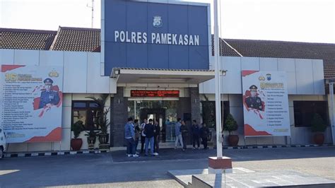 Buntut Air Sungai Di Pamekasan Warna Merah Polres Pamekasan Periksa