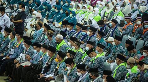 Kloter Pertama Jamaah Haji Embarkasi Jakarta Mulai Masuki Asrama Haji