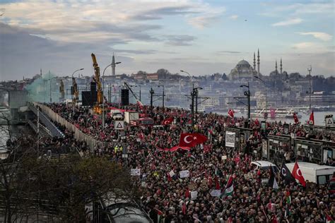 Decenas De Miles De Personas Protestan En Estambul Contra Israel