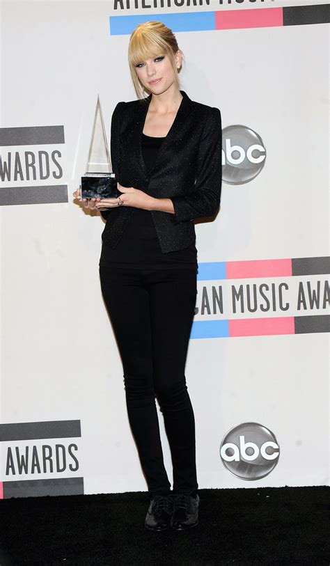 American Music Awards 2010 In the Press Room | Taylor swift cute, Taylor swift outfits, Taylor ...