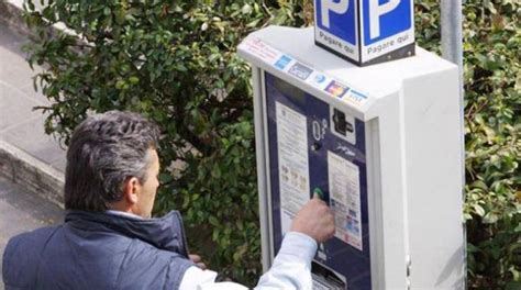 Parchimetro senza bancomat la multa è legittima