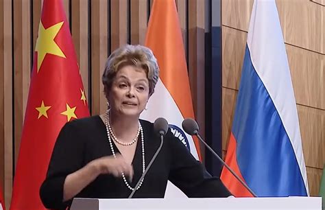 Dilma Rousseff toma posse como presidente do banco dos Brics Política