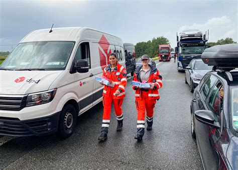 Getränke für staugeplagte Autofahrer Johanniter