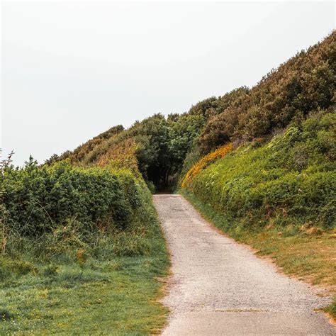 Rame Head Peninsular Walk Guide - She walks in England