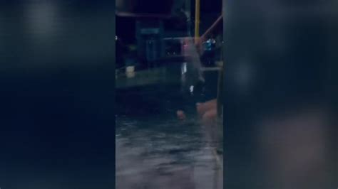 Un Fuerte Aguacero Provoca Inundaciones En Santander V Deo Dailymotion