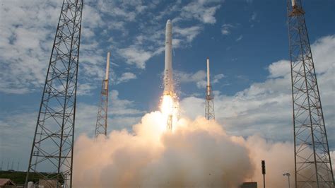 Images: SpaceX's Falcon 9 takes flight - CNET