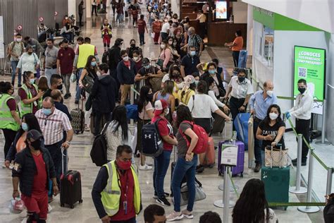 Fotos Con Largas Filas Y Aglomeraciones Turistas Abarrotan Aeropuerto