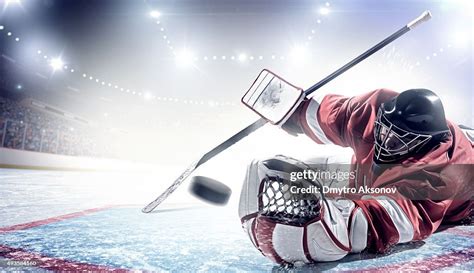 Ice Hockey Goalie High-Res Stock Photo - Getty Images