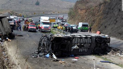 Choque De Autobús Deja 23 Muertos En Veracruz México Cnn