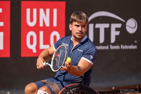 Martín De la Puente finalista individual y campeón de dobles en el