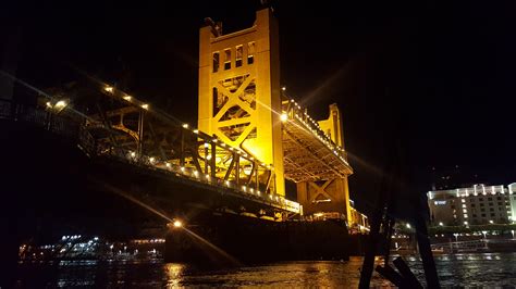 Tower Bridge at night : r/Sacramento