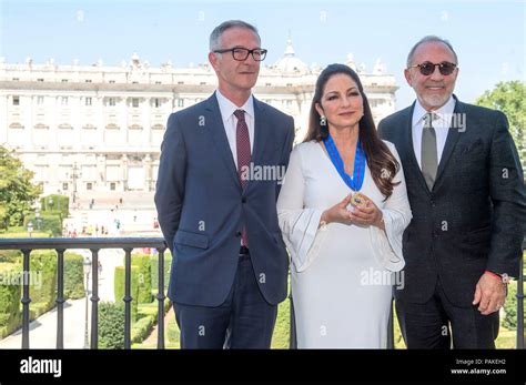 Medalla Al Merito Hi Res Stock Photography And Images Alamy