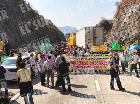 Bloquean La Autopista En Tierra Colorada Para Exigir Siete Maestros De