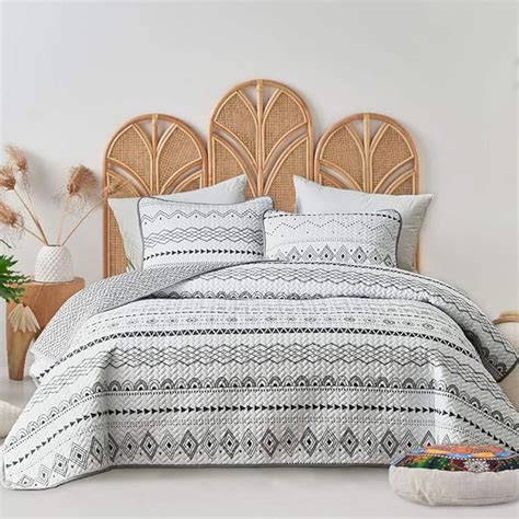 Amazon Flysheep 3 Piece Bohemian Geometric King Quilt Set Aztec