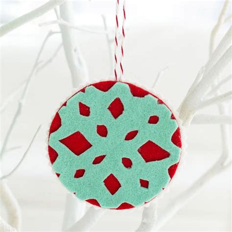 28 DIY Felt Ornaments For A Festive Christmas Tree Felt Christmas