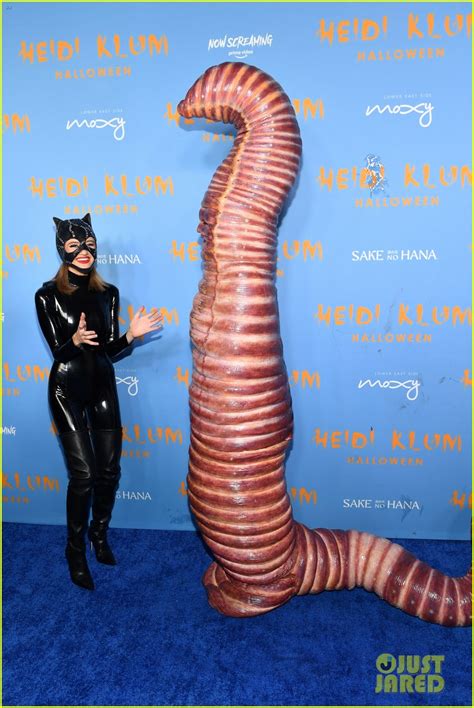 Heidi Klum S Halloween 2022 Costume Was A Worm On A Hook With Husband Tom Kaulitz As The