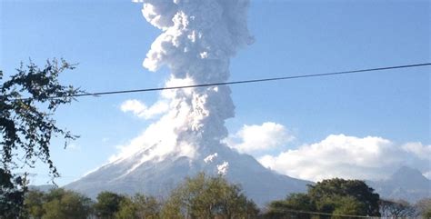 Se Registra Fuerte Explosión En El Volcán De Colima