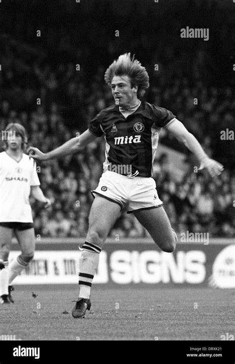 Footballer Steve McMahon In Action ASTON VILLA V MANCHESTER UNITED AT