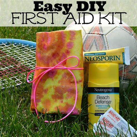 Diy First Aid Kit | DIYIdeaCenter.com