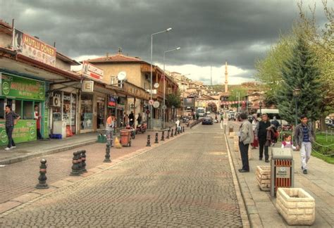 Avanos in Cappadocia Turkey : Pottery Masters and a Hair Museum