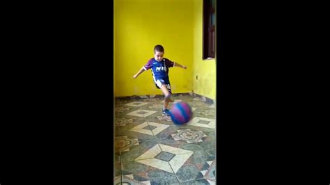 COMO TREINAR FUTEBOL EM CASA COMO TREINAR FUTEBOL EM ESPAÇO REDUZIDO