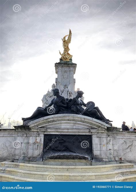 Queen Victoria Statue Outside Buckingham Palace Stock Image Image Of