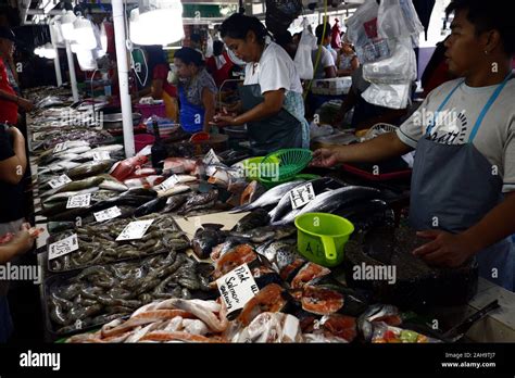 Antipolo City Philippines December 23 2019 Vendors At A Public Wet