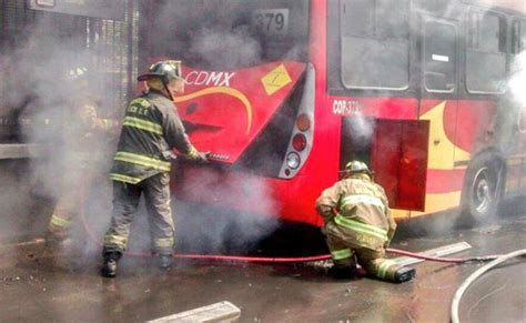 Al Rojo Vivo Unidad De Metrob S Se Incendia En Ciudad De M Xico Vox