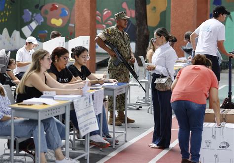 Ecuador Decide En Un Histórico Plebiscito Detener Una Explotación