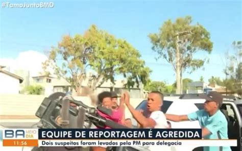 Vídeo equipe de jornalismo da Record é agredida Globo flagra ataque