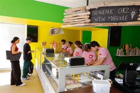 La Rochelle avec larrivée de Tonton Maboule le marché de la glace s