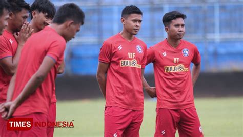 Minim Pemain Senior Latihan Perdana Arema FC Diwarnai Sejumlah Wajah