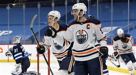 Oilers' Connor McDavid named winner of 2021 Ted Lindsay Award