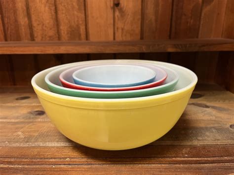 Lot Vintage Pyrex Nesting Bowl Set Van Metre Auction