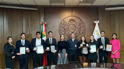 Monterrey Entrega Medalla Al M Rito De La Juventud Regia Abc Noticias