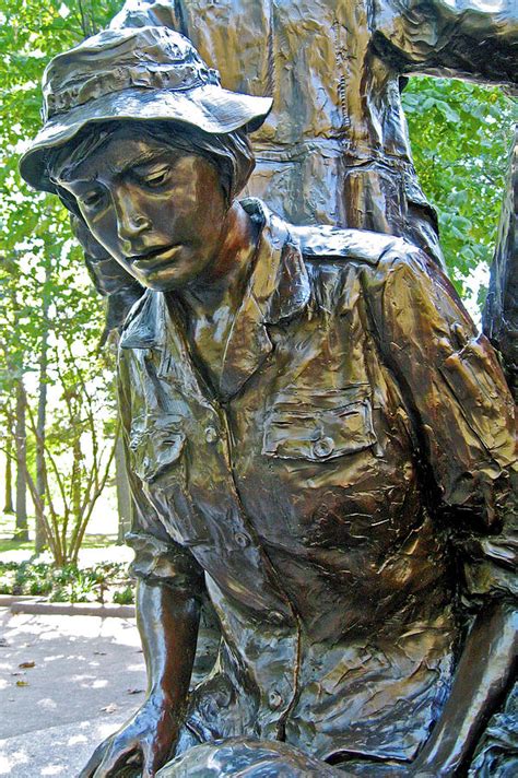 Nurses' Memorial, Vietnam War Memorial on the Mall in Washington DC ...