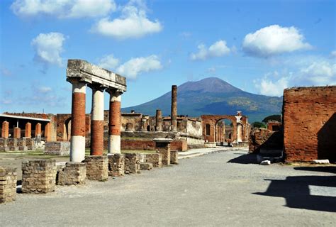 Musei Caserta Pompei E Napoli Da Record Canale