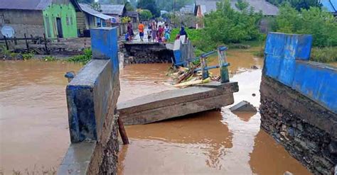 Desa Sabatang Di Halsel Terendam Banjir FAJARMALUT