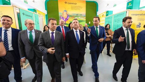 Globalcaja Rinde Homenaje En Su Stand De Expovicaman A Agricultores Y