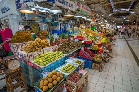 suasana hirup pikuk  pasar makanan teramai  dunia