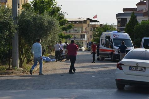 Manisa da korkunç cinayet Sokakta kovaladığı eski eşine kurşun